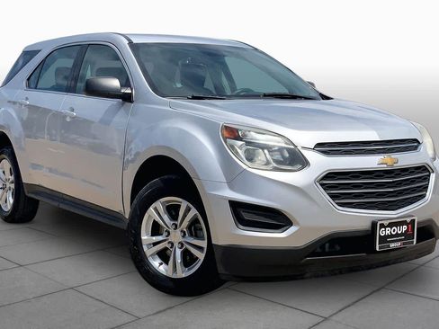 Used 2017 Chevrolet Equinox LS FWD image 3