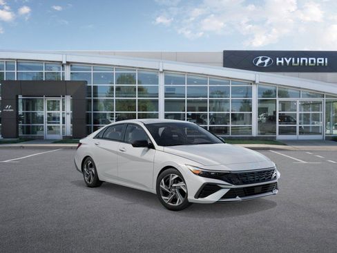 New 2026 Hyundai Elantra SEL Sport Premium image 2