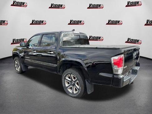 Used 2017 Toyota Tacoma Limited image 7