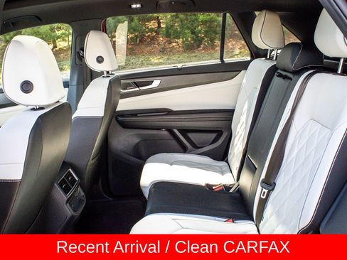 Used 2024 Volkswagen Atlas Cross Sport SEL Premium R-Line AWD/4WD image 12