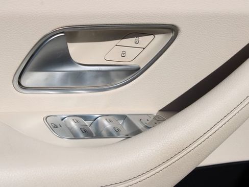 Used 2024 Mercedes-Benz GLS 450 4MATIC image 13