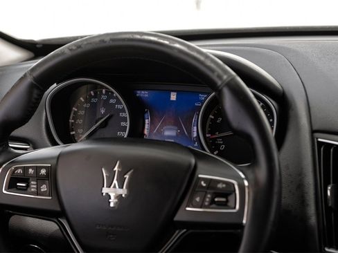 Used 2019 Maserati Levante Base image 18