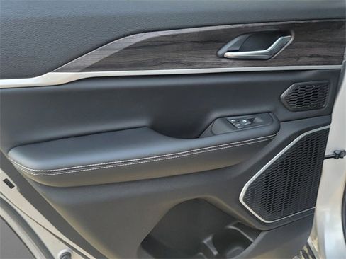 New 2026 Jeep Grand Cherokee Limited image 13