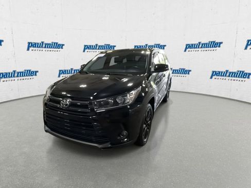 Used 2019 Toyota Highlander SE AWD/4WD image 4