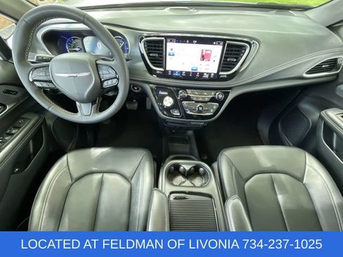 Used 2024 Chrysler Pacifica Limited FWD image 20