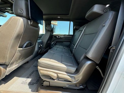 Used 2023 GMC Yukon XL Denali w/ Denali Reserve Package AWD/4WD image 37