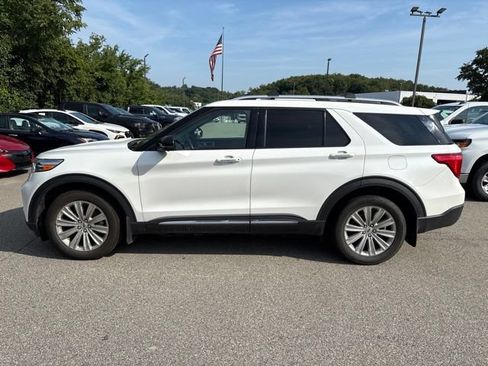 Used 2021 Ford Explorer Limited w/ Equipment Group 301A AWD/4WD image 2