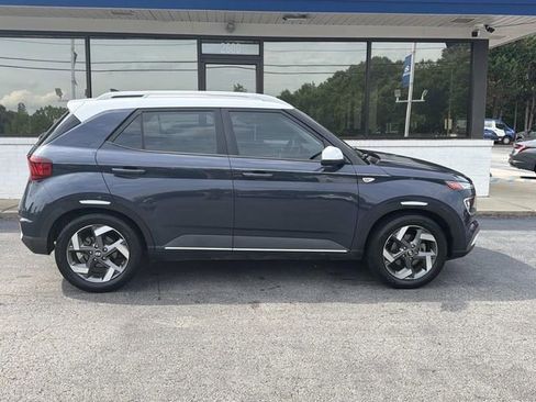Used 2020 Hyundai Venue FWD image 6