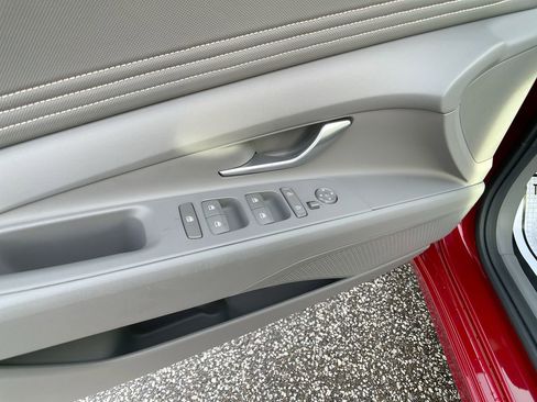 Used 2025 Hyundai Elantra Sport image 13