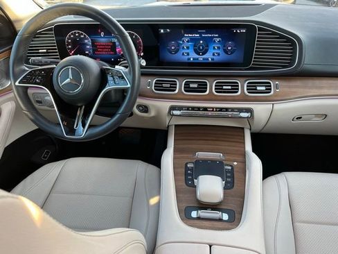 Used 2024 Mercedes-Benz GLS 450 4MATIC image 25