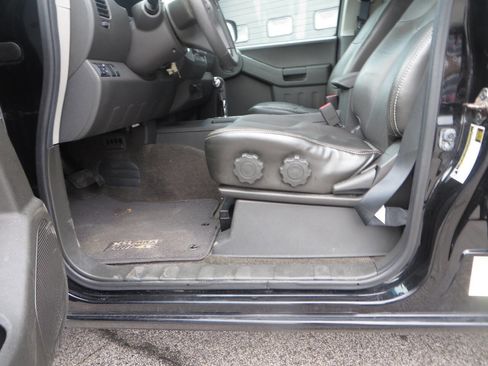 Used 2015 Nissan Xterra PRO-4X w/ Pro-4x Leather Package image 12