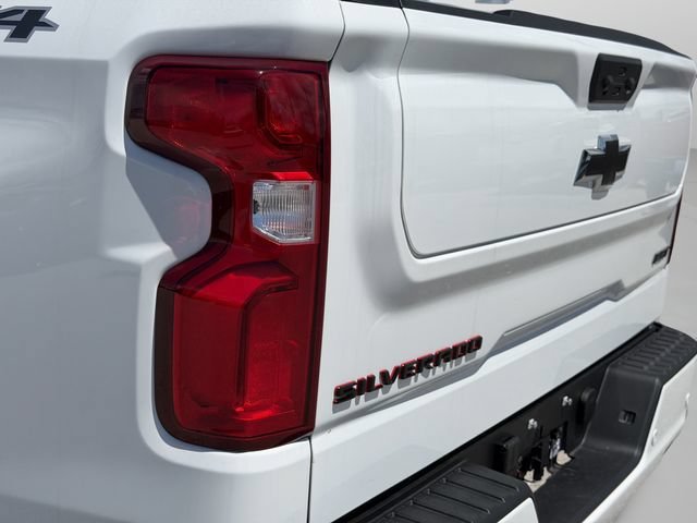 New 2026 Chevrolet Silverado 1500 RST w/ Redline Edition AWD/4WD image 13