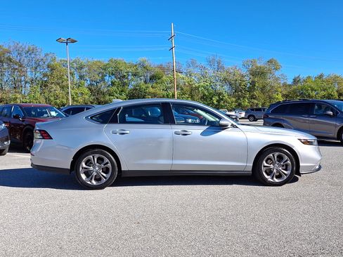 Used 2024 Honda Accord EX image 7