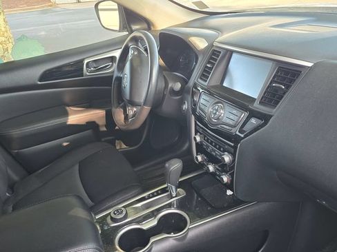 Used 2019 Nissan Pathfinder SV AWD/4WD image 5