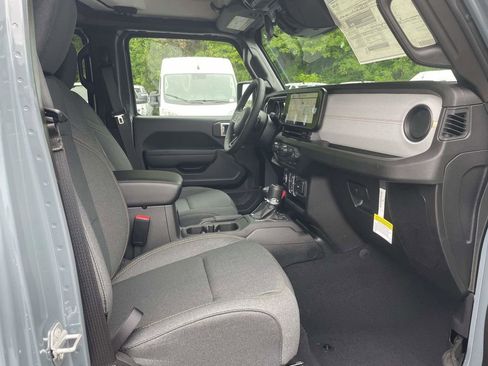 New 2026 Jeep Gladiator Sport AWD/4WD image 15