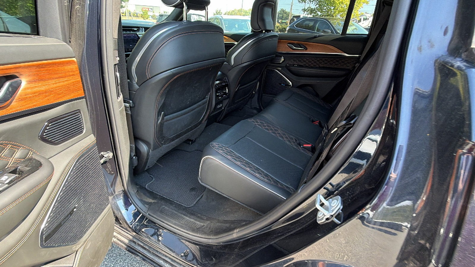 Used 2024 Jeep Grand Cherokee Summit AWD/4WD image 24