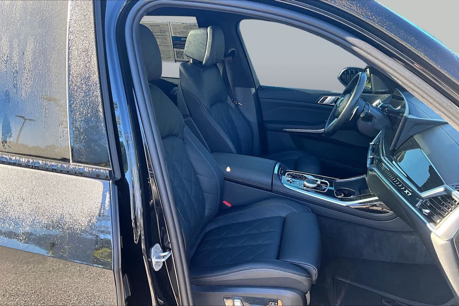 Used 2025 BMW X7 xDrive40i w/ M Sport Package AWD/4WD image 9