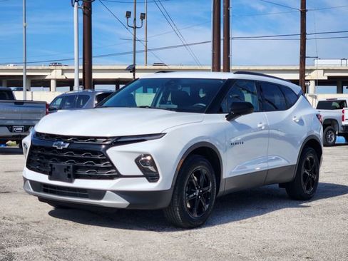 Used 2024 Chevrolet Blazer LT w/ Convenience Package image 3