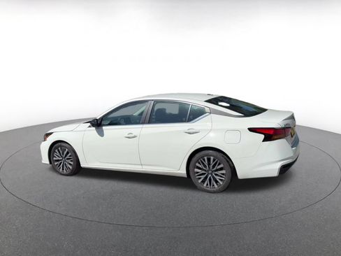 Used 2026 Nissan Altima 2.5 SV FWD image 8