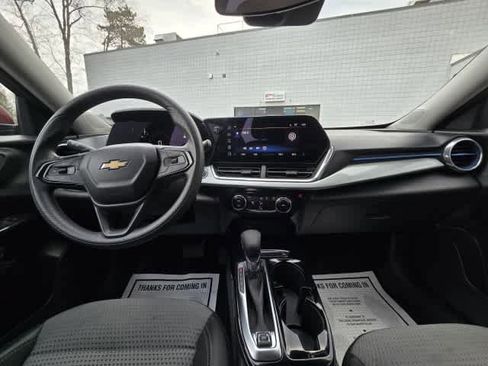 Used 2024 Chevrolet Trax LT FWD image 15