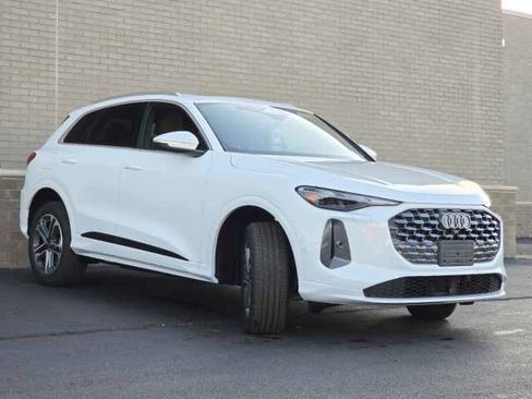 New 2025 Audi Q5 Premium image 24