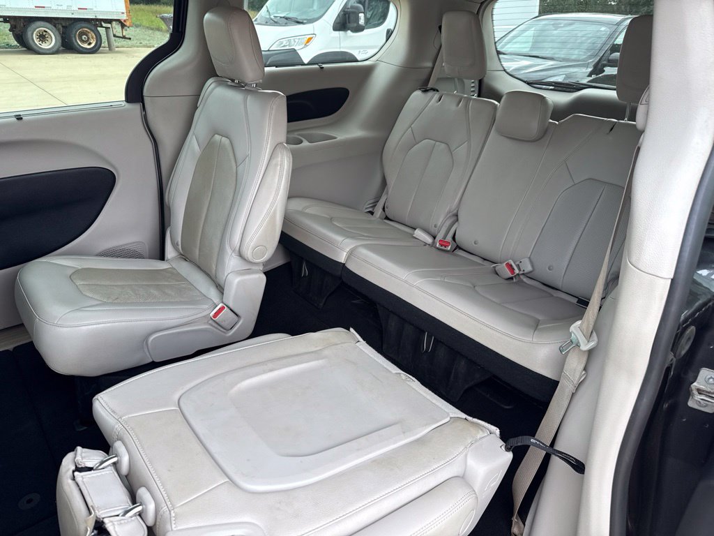 Used 2021 Chrysler Pacifica Touring-L FWD image 42