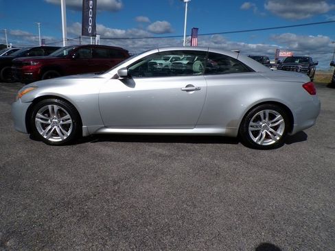 Used 2010 INFINITI G37 Convertible image 1