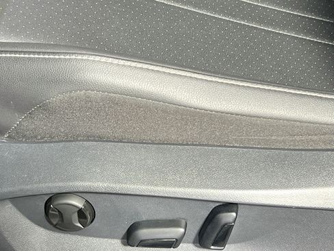 Used 2024 Volkswagen Tiguan SE AWD/4WD image 15