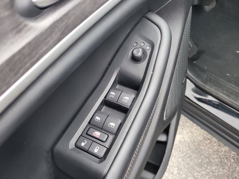 Used 2023 Jeep Grand Cherokee L Limited w/ Black Appearance Package RWD image 17