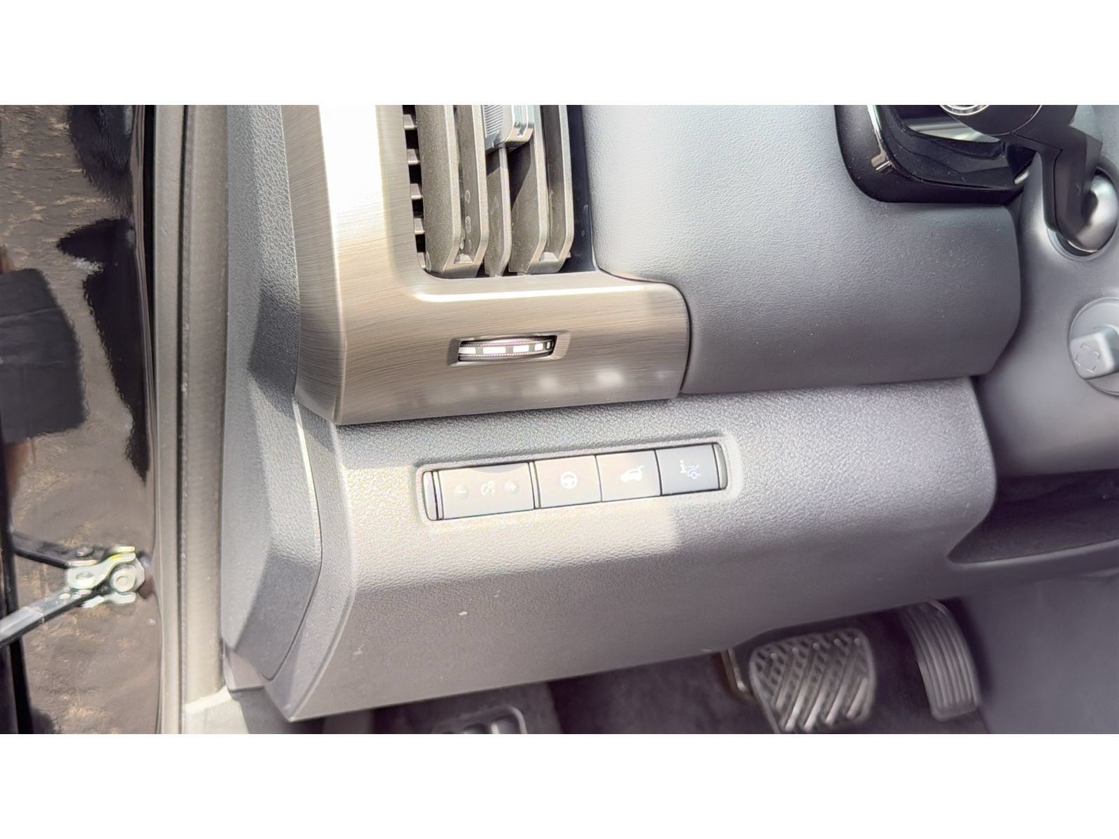Used 2025 Nissan Pathfinder Platinum AWD/4WD image 16