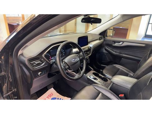 Used 2022 Ford Escape SEL image 9