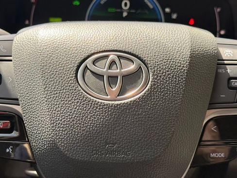 Used 2025 Toyota Camry SE image 18