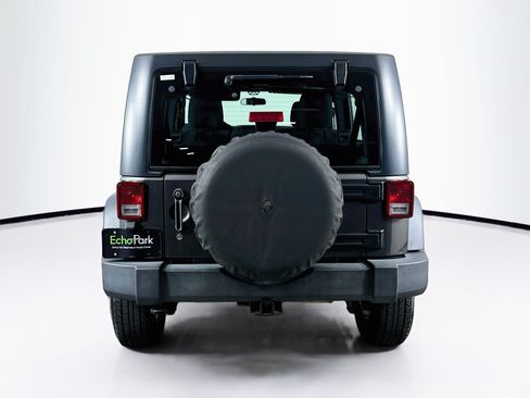 Used 2018 Jeep Wrangler Unlimited Sport w/ Connectivity Group AWD/4WD image 7
