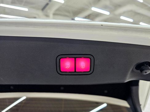 Used 2016 Mercedes-Benz E 350 Sedan image 16