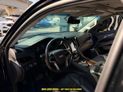 Used 2019 Cadillac Escalade Luxury AWD/4WD image 23