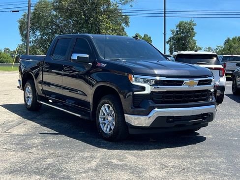 Used 2023 Chevrolet Silverado 1500 LT w/ Z71 Off-Road Package AWD/4WD image 9