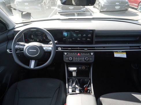 New 2026 Hyundai Tucson SE image 12