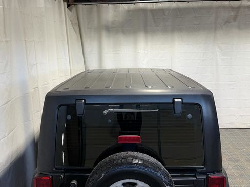 Used 2017 Jeep Wrangler Unlimited Sport w/ Connectivity Group AWD/4WD image 7