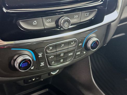 Used 2023 Chevrolet Traverse LT image 23