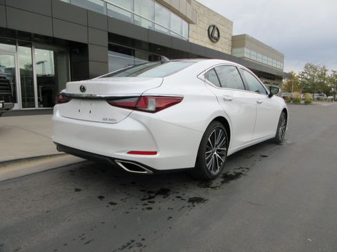 Used 2025 Lexus ES 350 w/ Premium Package FWD image 9