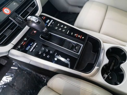 Certified 2023 Porsche Macan S AWD/4WD image 24