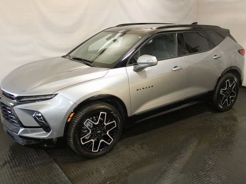 Used 2023 Chevrolet Blazer RS w/ Driver Confidence II Package image 2
