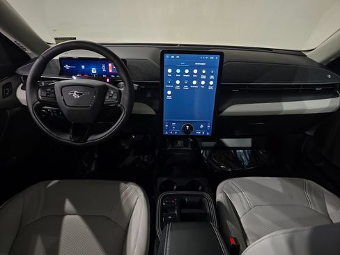 New 2025 Ford Mustang Mach-E Premium w/ Interior Protection Package AWD/4WD image 31