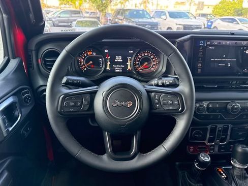 Used 2025 Jeep Wrangler Unlimited Rubicon w/ Convenience Group AWD/4WD image 14
