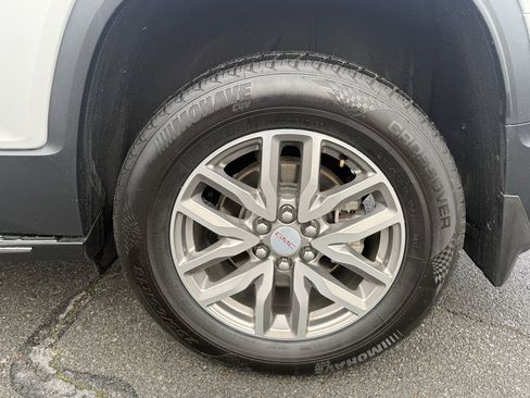 Used 2019 GMC Acadia SLE image 13