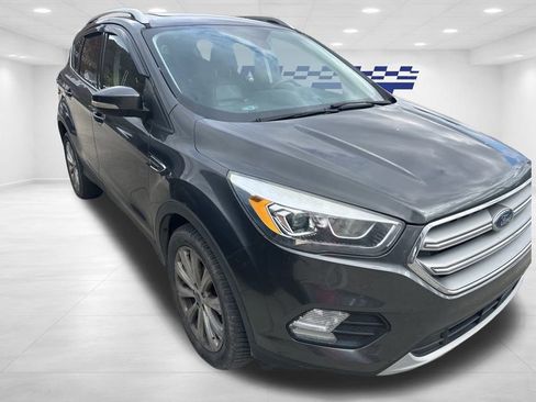 Used 2017 Ford Escape Titanium image 3