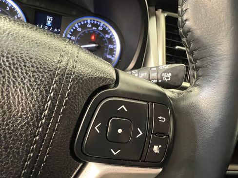 Used 2016 Toyota Highlander XLE image 27