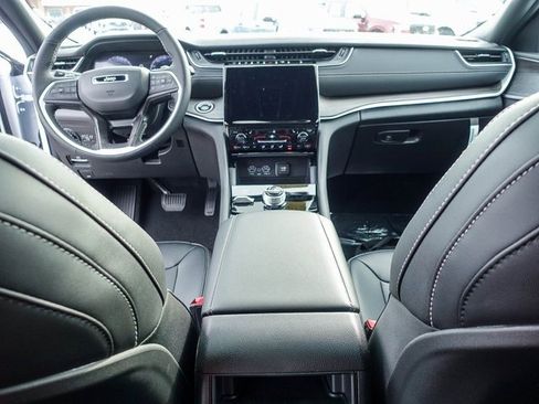 New 2025 Jeep Grand Cherokee Limited image 22