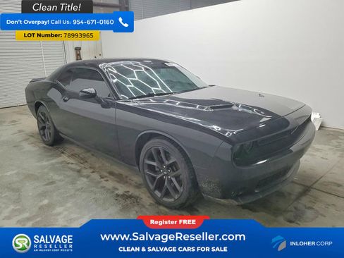 Used 2019 Dodge Challenger SXT w/ Plus Package image 5