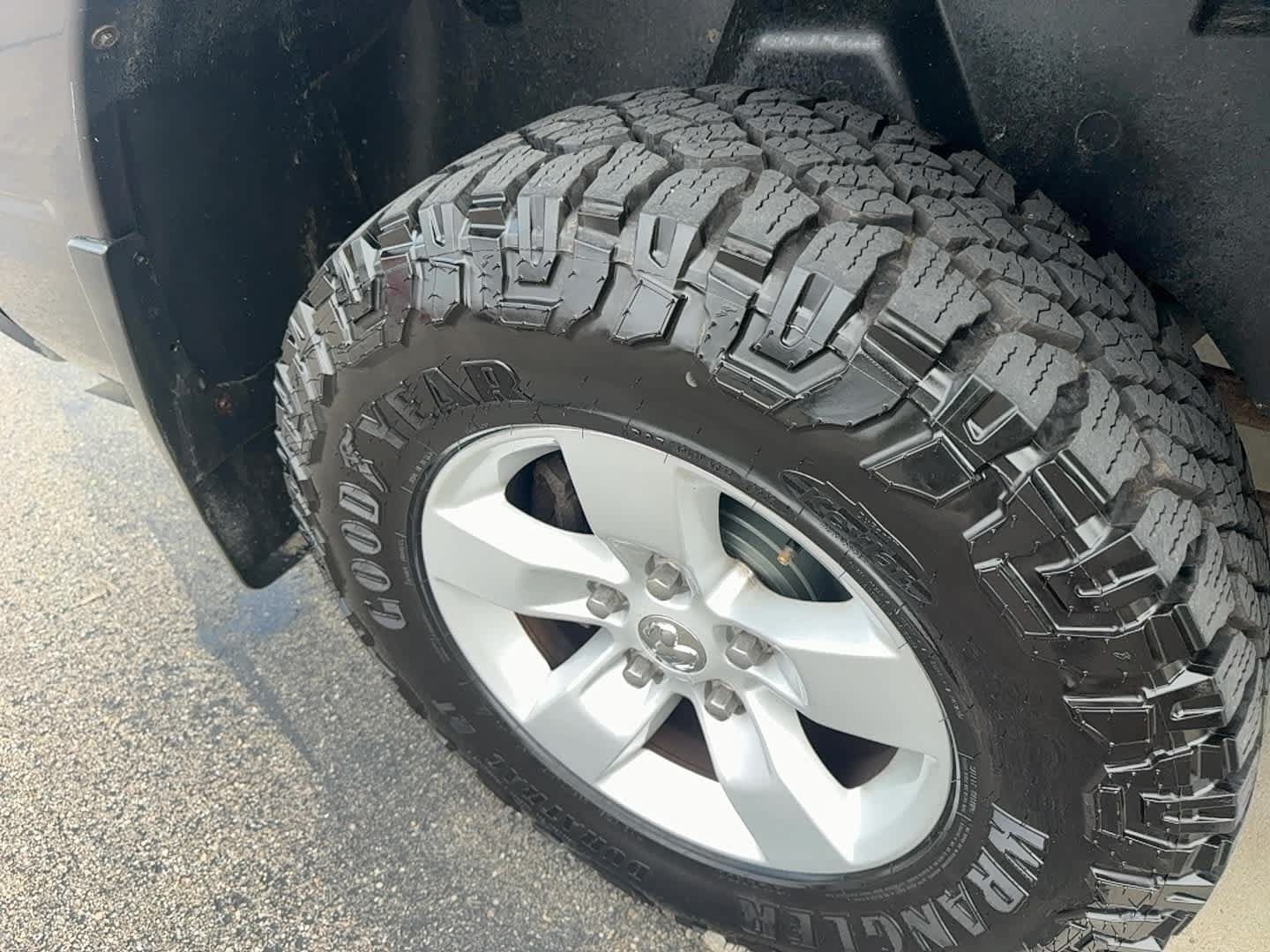 Used 2019 RAM 1500 Express AWD/4WD image 10